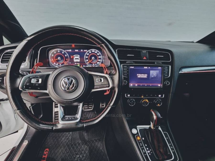 VOLKSWAGEN - GOLF - 2015/2015 - Branca - R$ 155.900,00