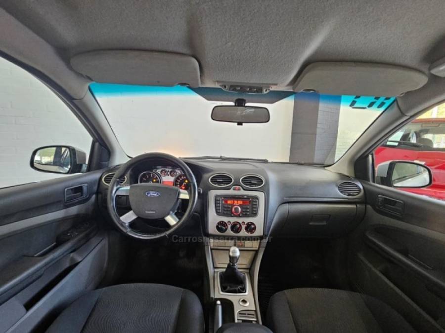 FORD - FOCUS - 2010/2010 - Prata - R$ 40.900,00