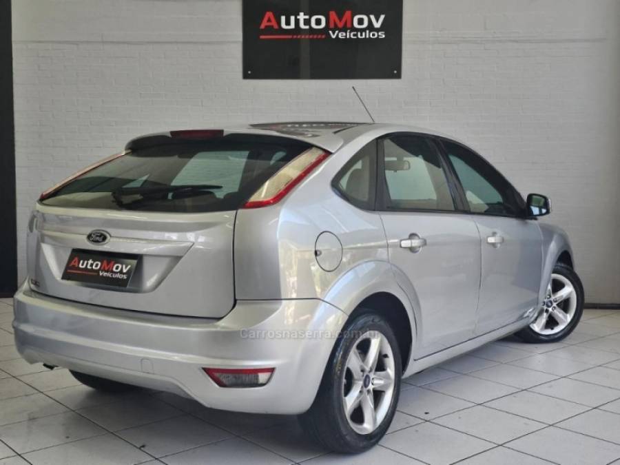 FORD - FOCUS - 2010/2010 - Prata - R$ 40.900,00