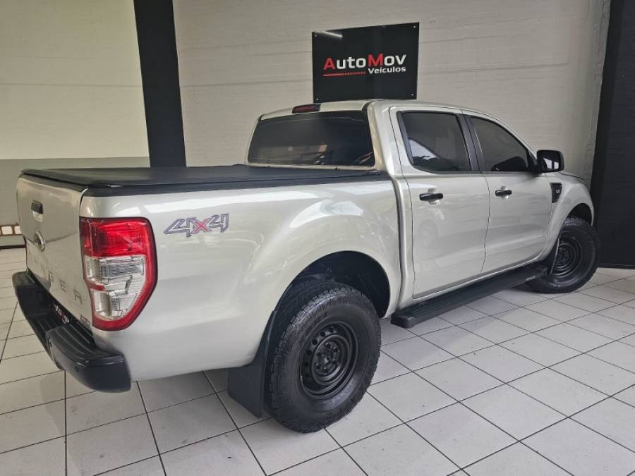 FORD - RANGER - 2014/2014 - Prata - R$ 96.900,00