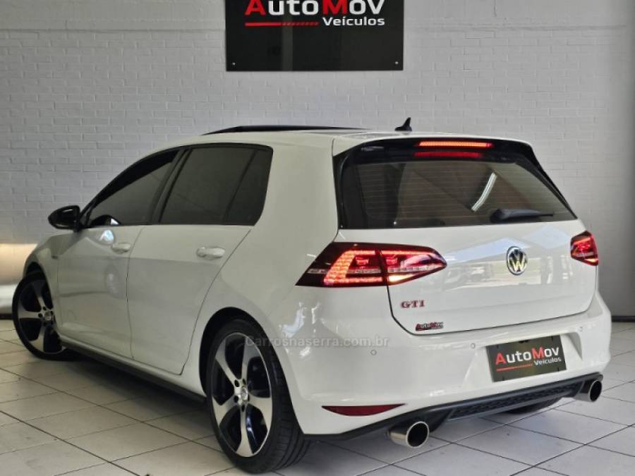 VOLKSWAGEN - GOLF - 2015/2015 - Branca - R$ 155.900,00