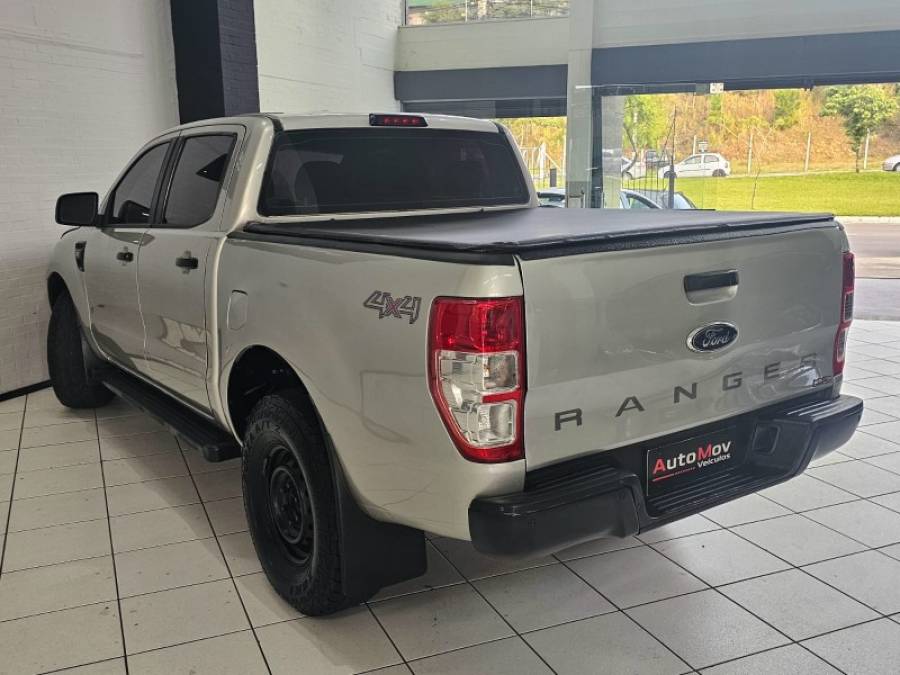 FORD - RANGER - 2014/2014 - Prata - R$ 96.900,00