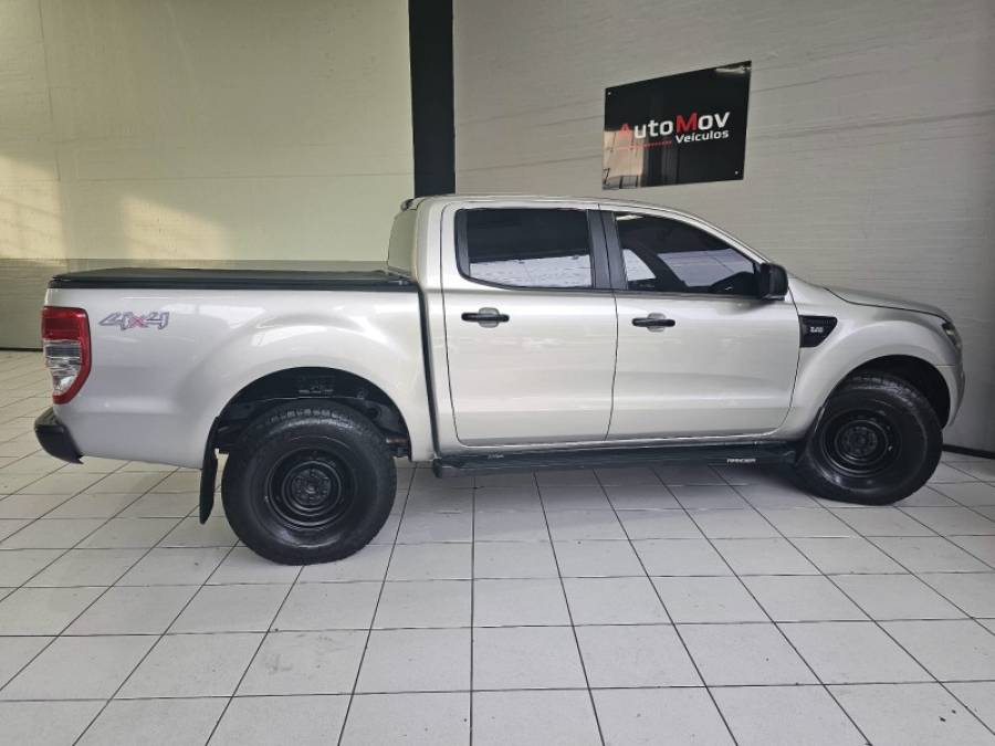 FORD - RANGER - 2014/2014 - Prata - R$ 96.900,00