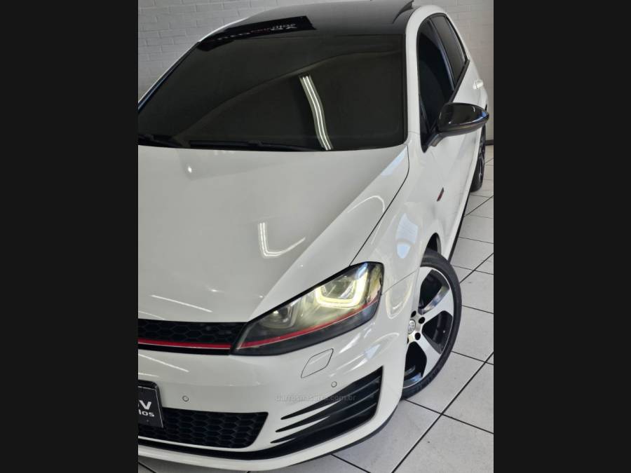 VOLKSWAGEN - GOLF - 2015/2015 - Branca - R$ 155.900,00