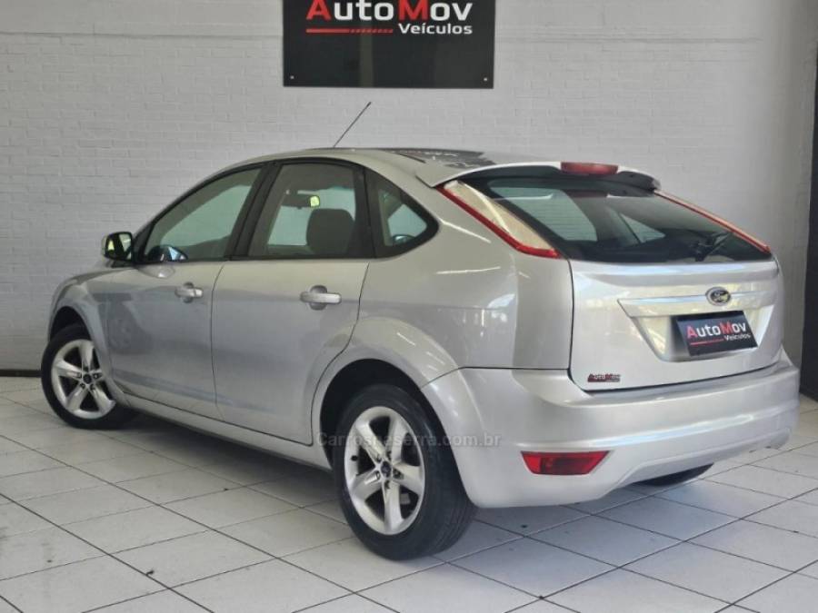 FORD - FOCUS - 2010/2010 - Prata - R$ 40.900,00